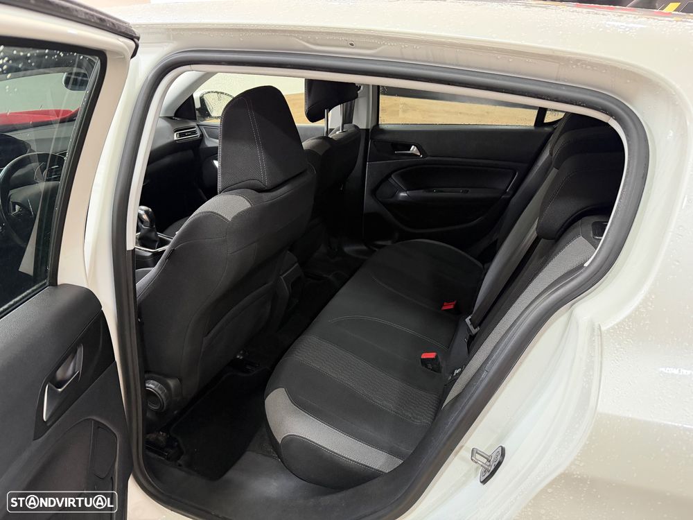 Peugeot 308 PureTech 110 Stop & Start Style - 11