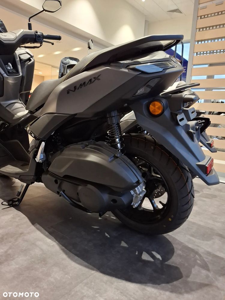 Yamaha NMAX - 16