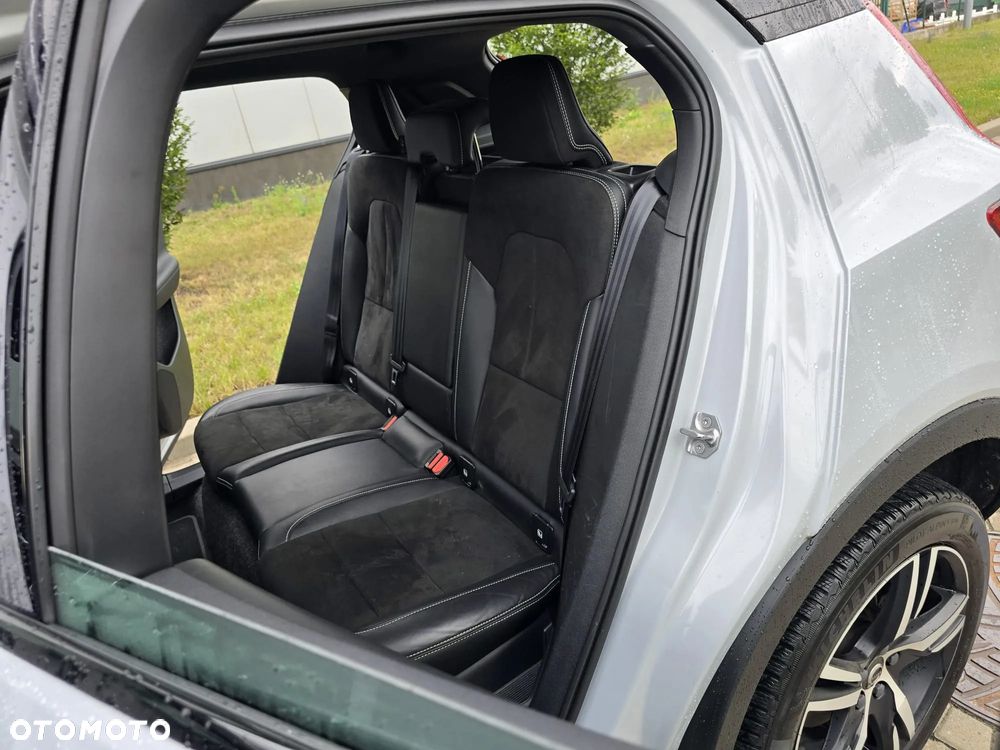 Volvo XC 40 B4 B AWD R-Design - 27