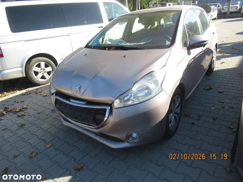 Peugeot 208 - 1