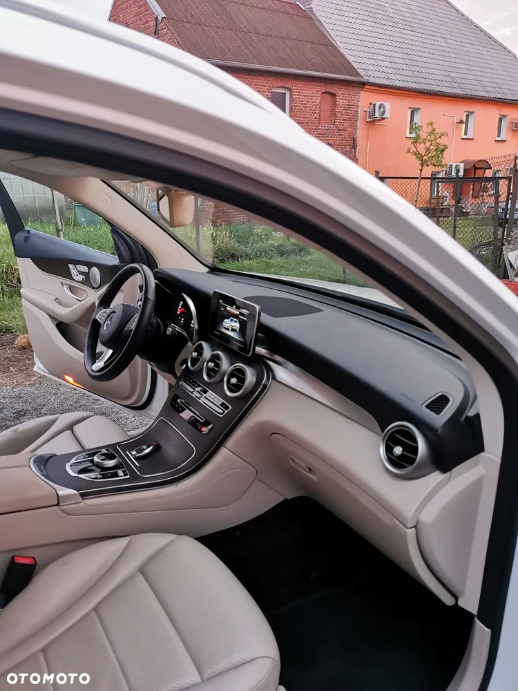 Mercedes-Benz GLC - 12