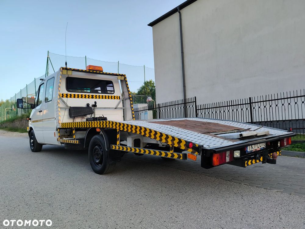 Mercedes-Benz Sprinter - 32