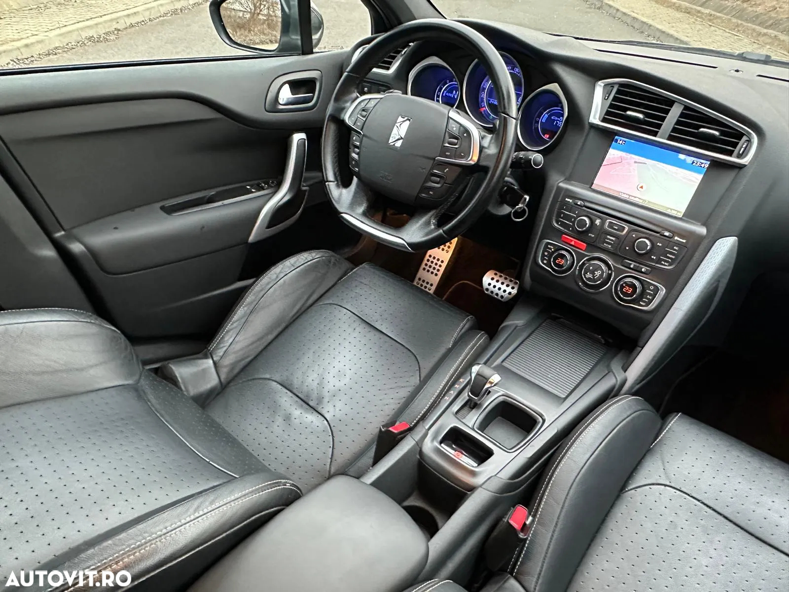 Citroën DS4 e-HDi 110 EGS6 SoChic - 11