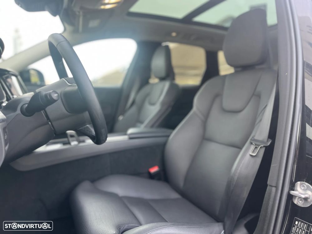 Volvo XC 60 2.0 T6 PHEV Plus Dark AWD - 19