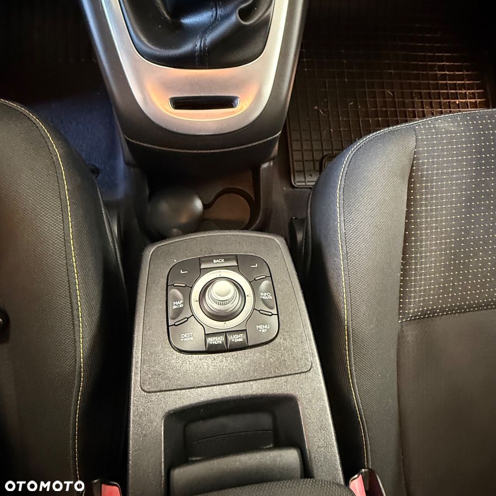 Renault Grand Scenic Gr 1.4 16V TCE Bose Edition - 8