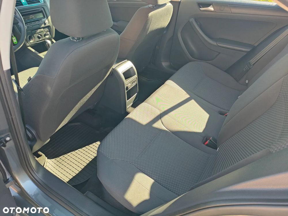 Volkswagen Jetta - 21