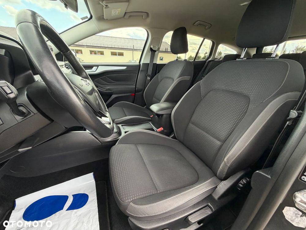 Ford Focus 1.5 EcoBlue Start-Stopp-System TITANIUM DESIGN - 31