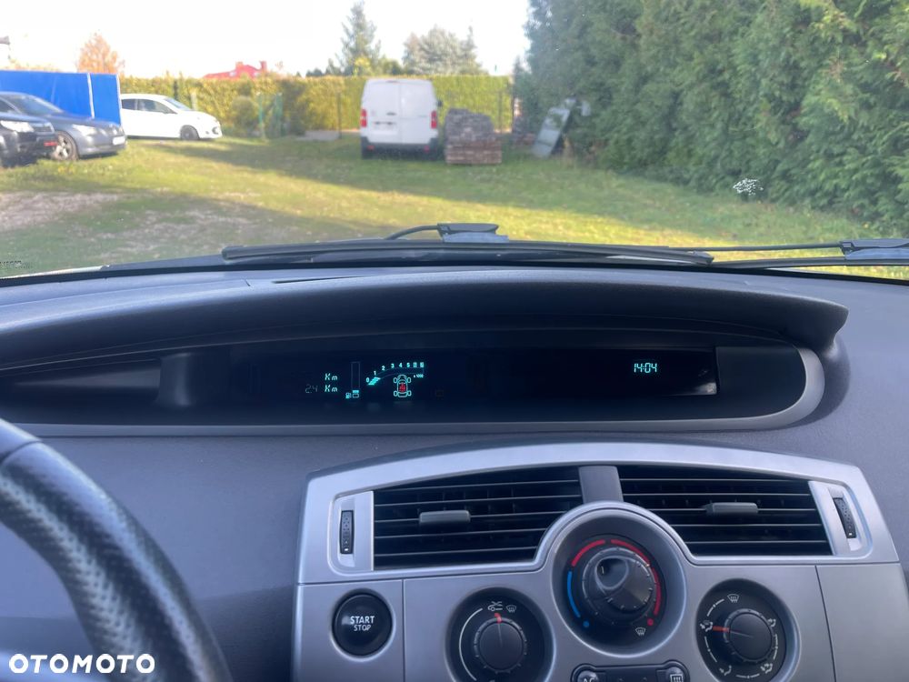 Renault Scenic 1.6 16V 110 Authentique - 10