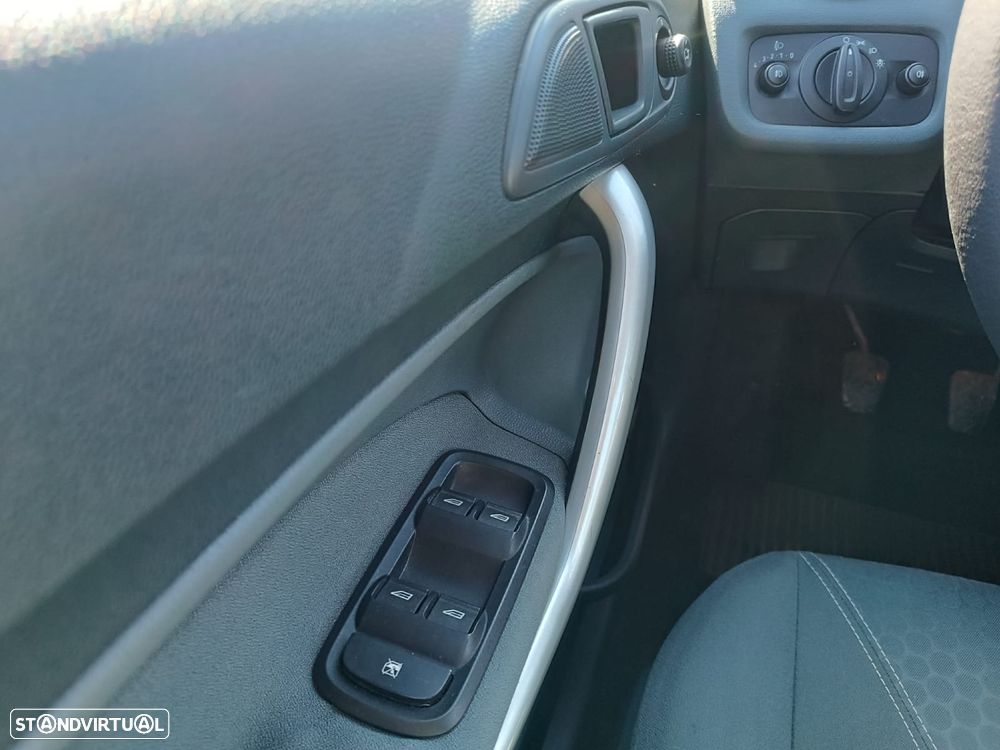 Ford Fiesta 1.4 TDCI Titanium - 17