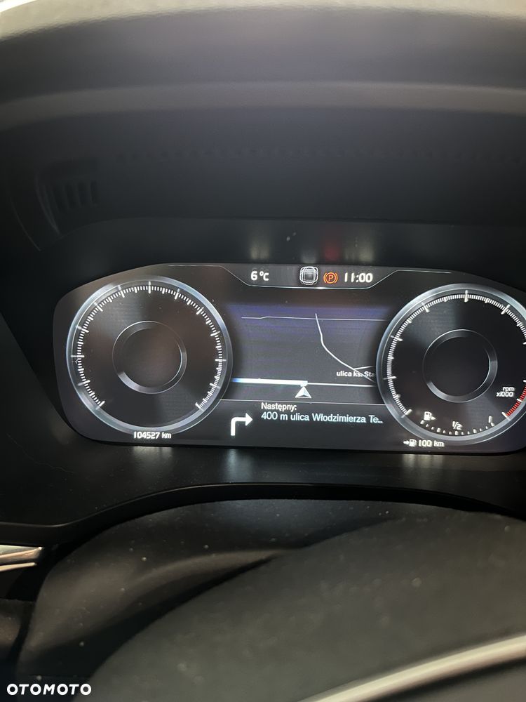 Volvo XC 60 T5 AWD R-Design - 5