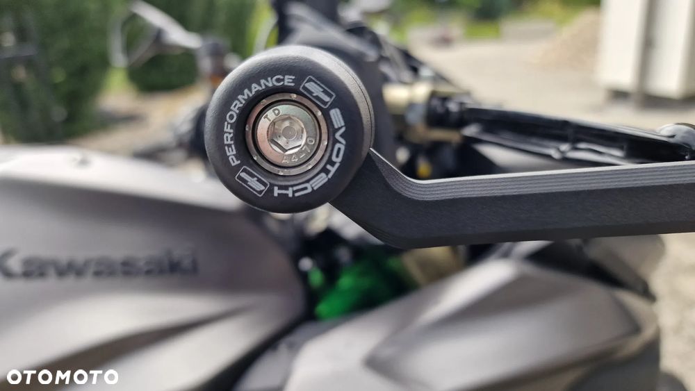 Kawasaki H2 - 12
