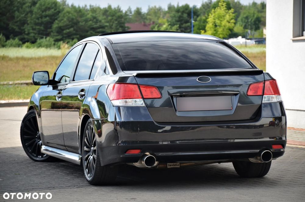Subaru Legacy 2.5i GT - 11
