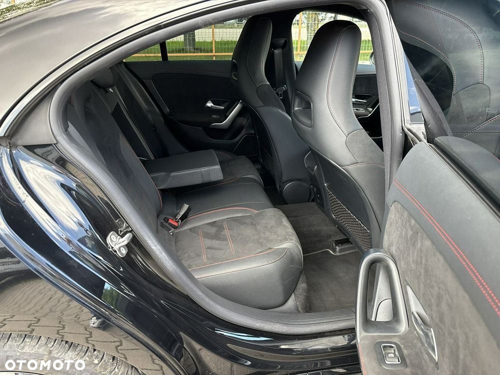 Mercedes-Benz CLA 200 7G-DCT - 17