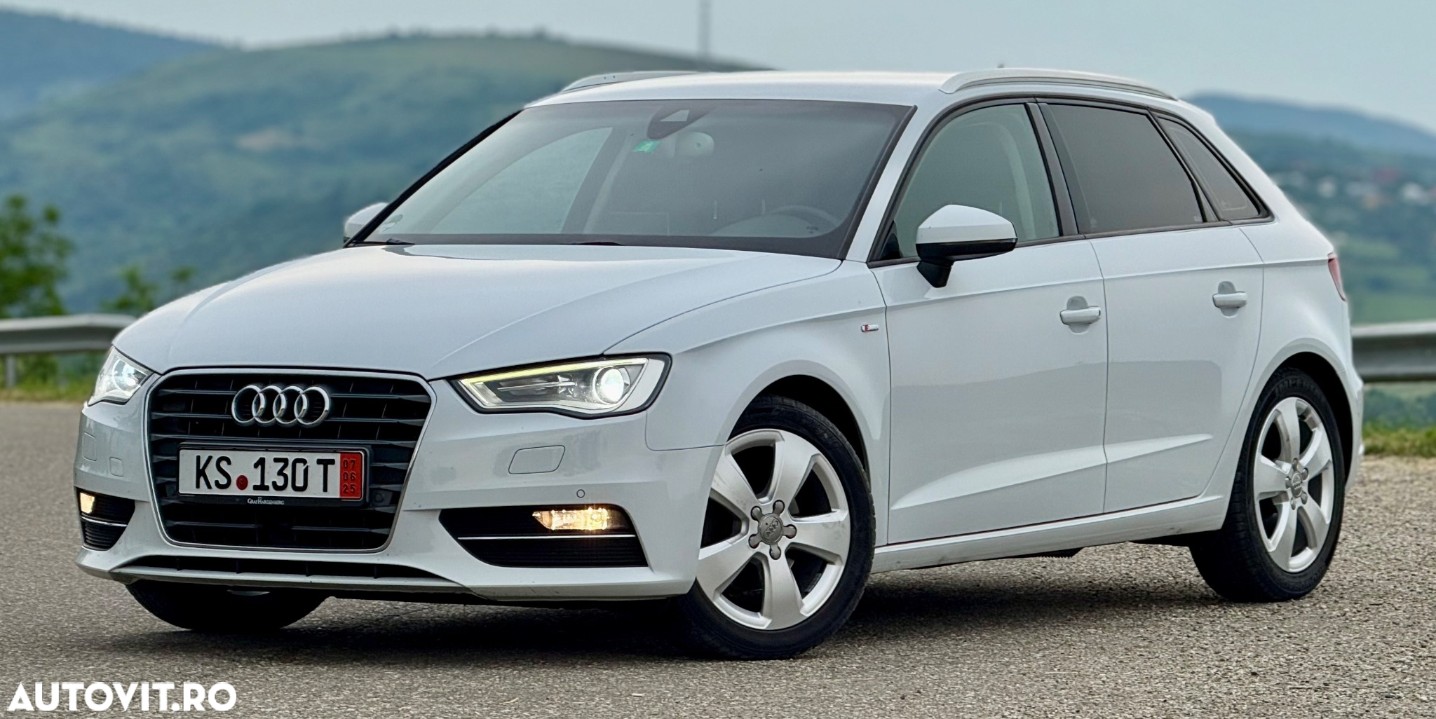 Audi A3 2.0 TDI Stronic Ambiente - 2