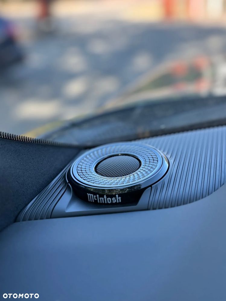 Jeep Grand Wagoneer - 29