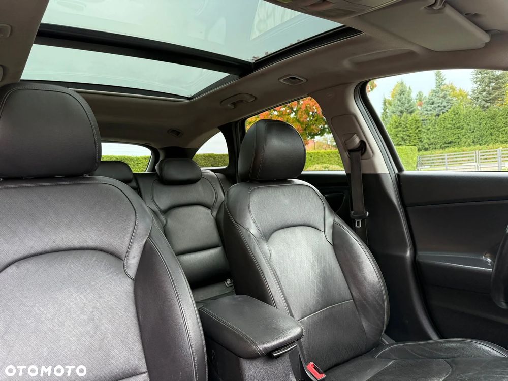 Hyundai i30 1.6 CRDi BlueDrive Premium DCT - 16