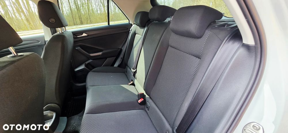 Volkswagen T-Roc - 12