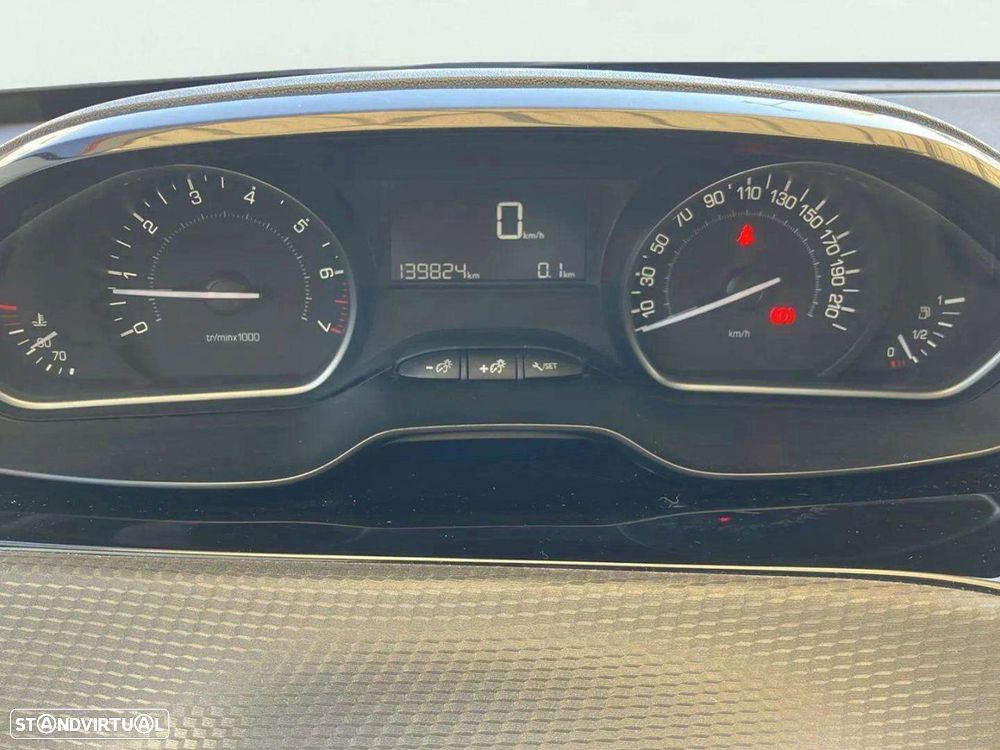 Peugeot 2008 1.2 PureTech Style - 11