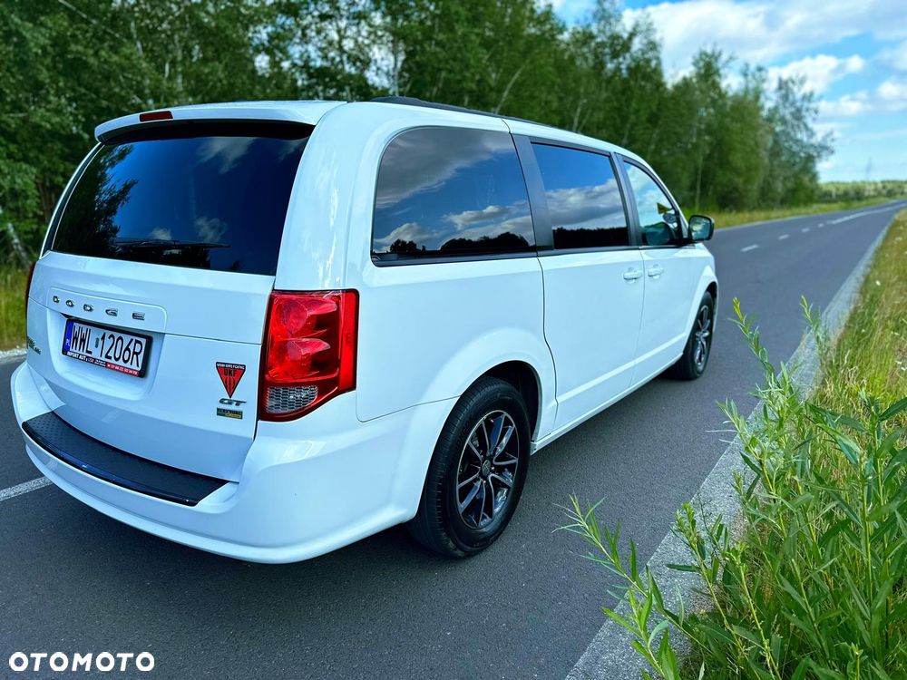 Dodge Caravan - 3