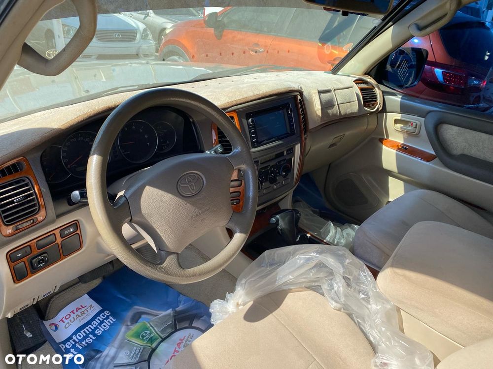 Toyota Land Cruiser - 38