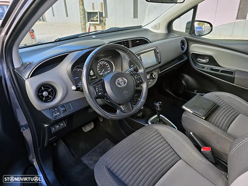 Toyota Yaris 1.5 HSD Exclusive+P.Luxury - 9