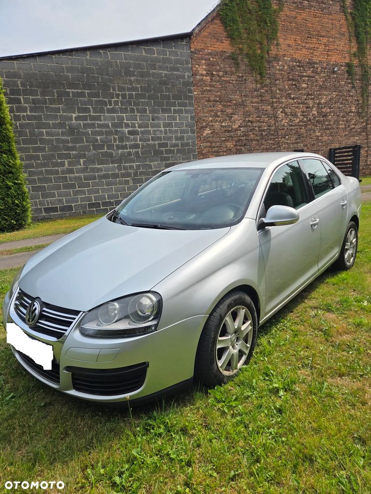 Volkswagen Jetta 2.0 TDI Comfortline - 2