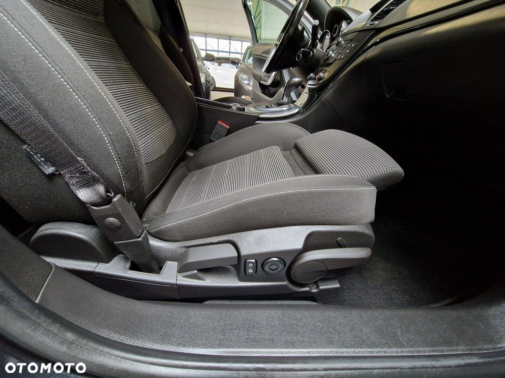 Opel Insignia - 23