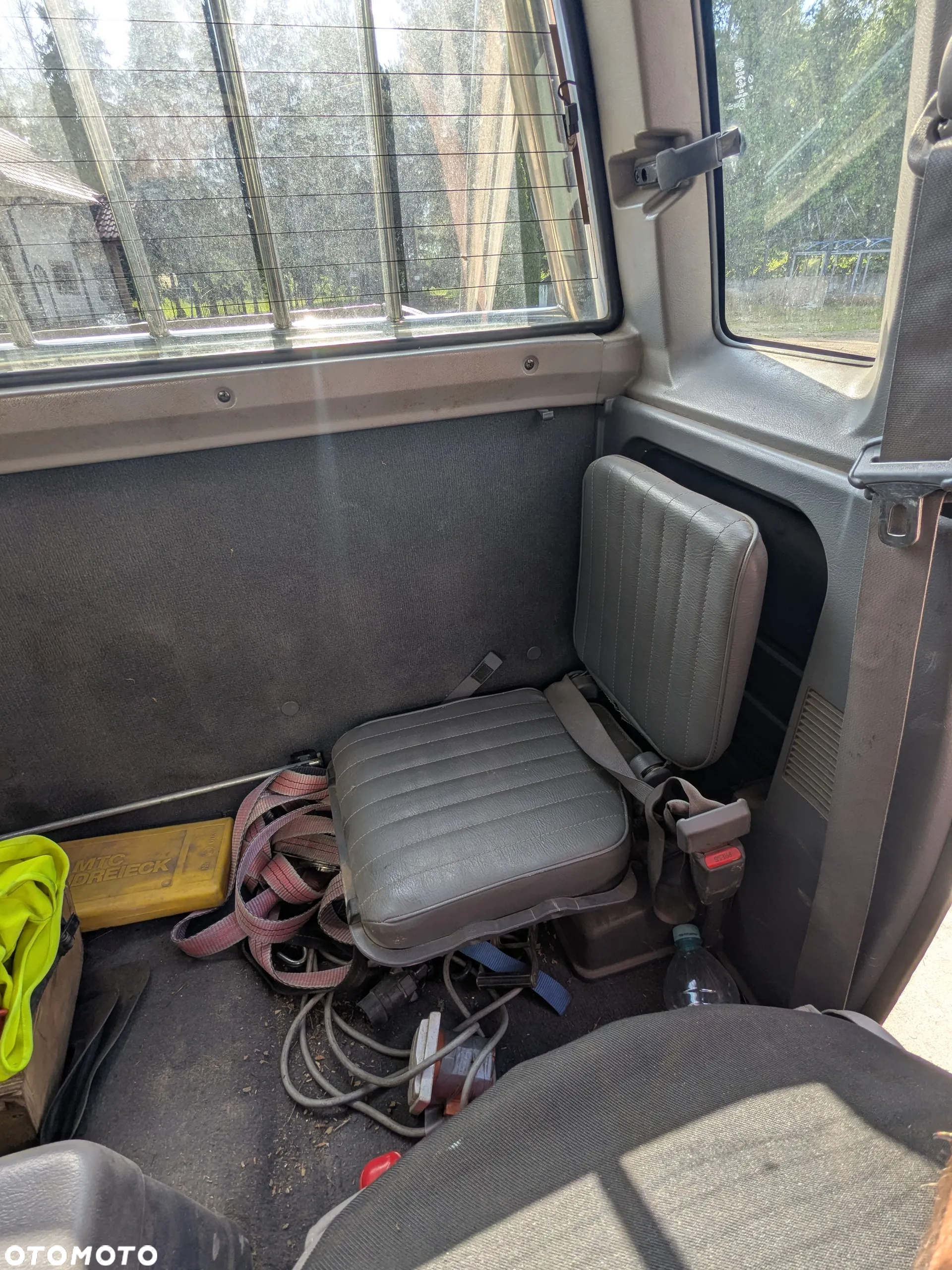 Nissan Pickup - 6