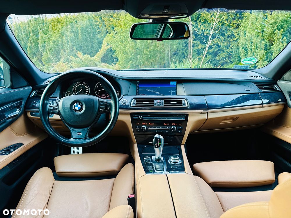 BMW Seria 7 740i - 5