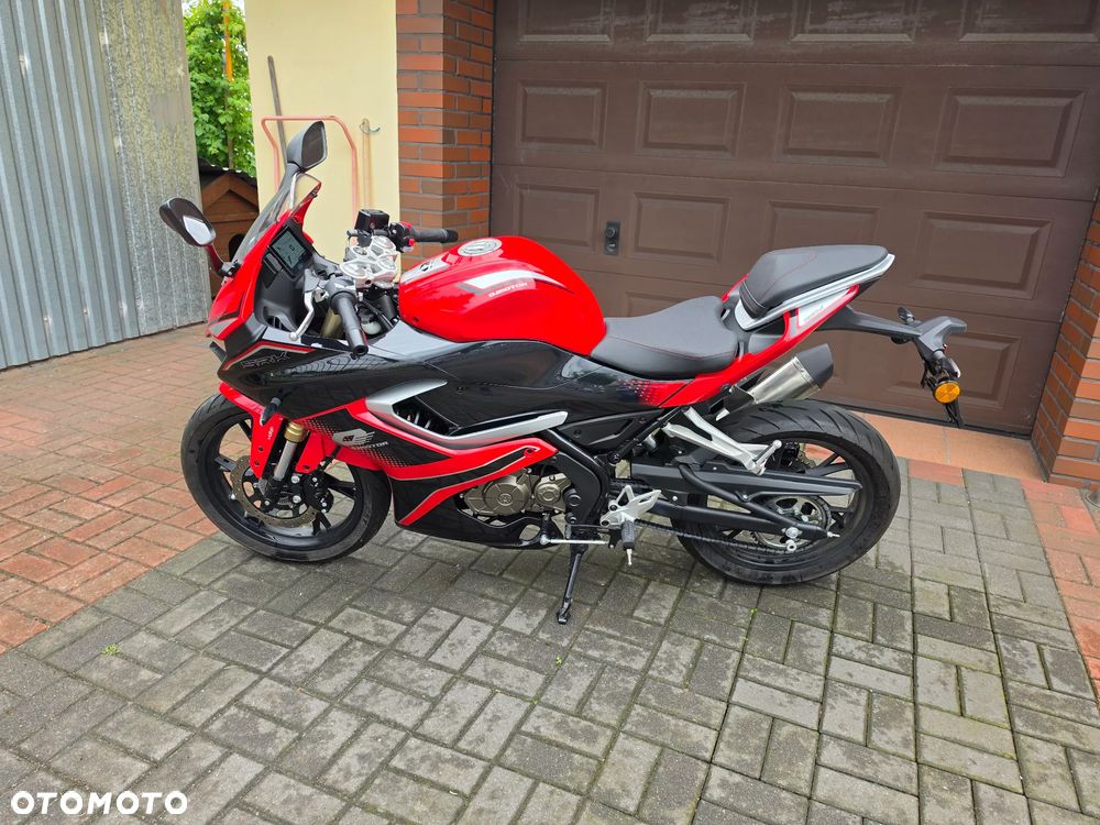 QJMOTOR SRK 125R - 3