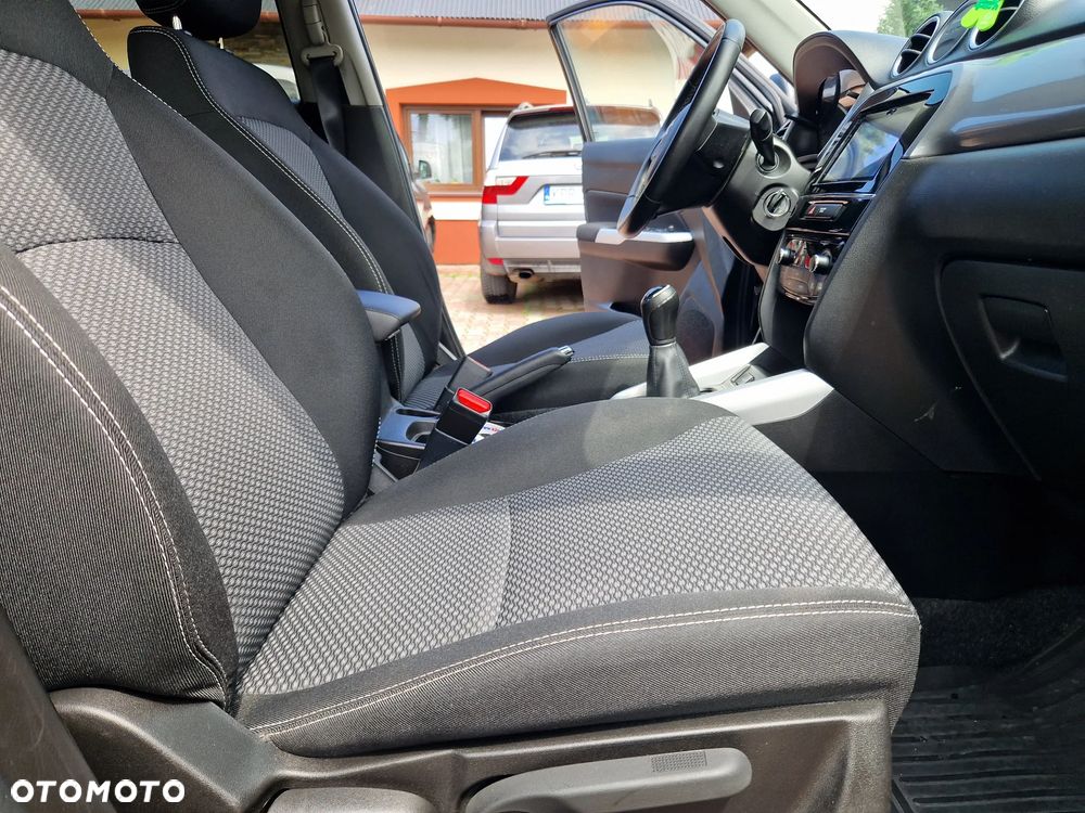 Suzuki Vitara 1.6 Premium 4WD - 24