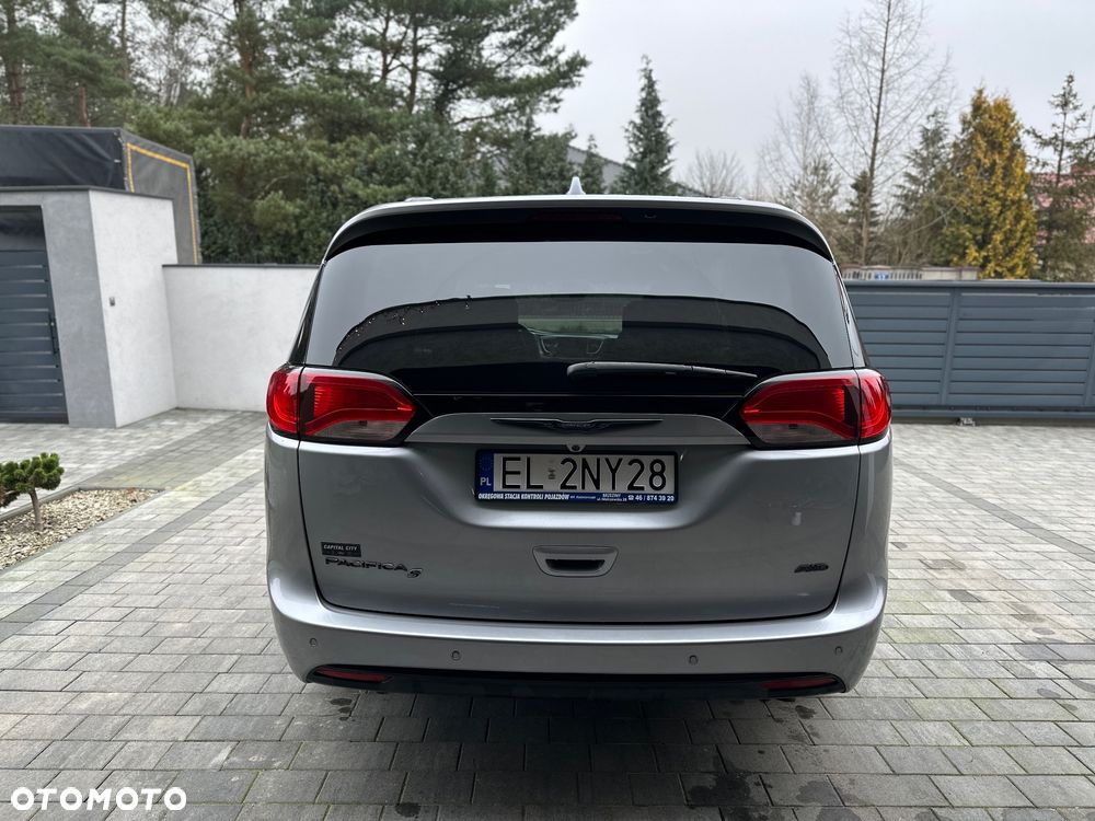 Chrysler Pacifica - 5