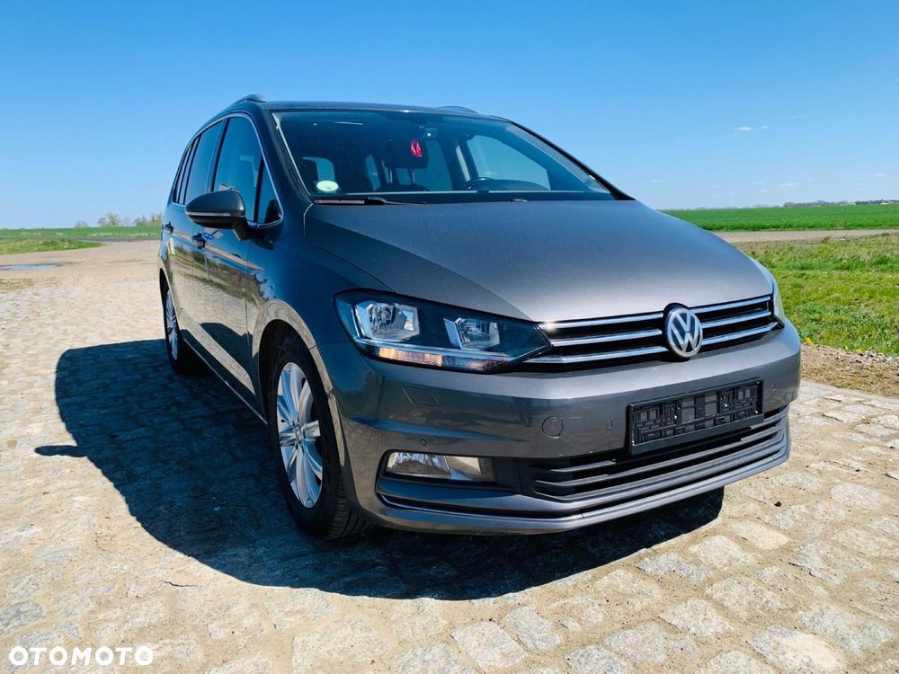 Volkswagen Touran - 1