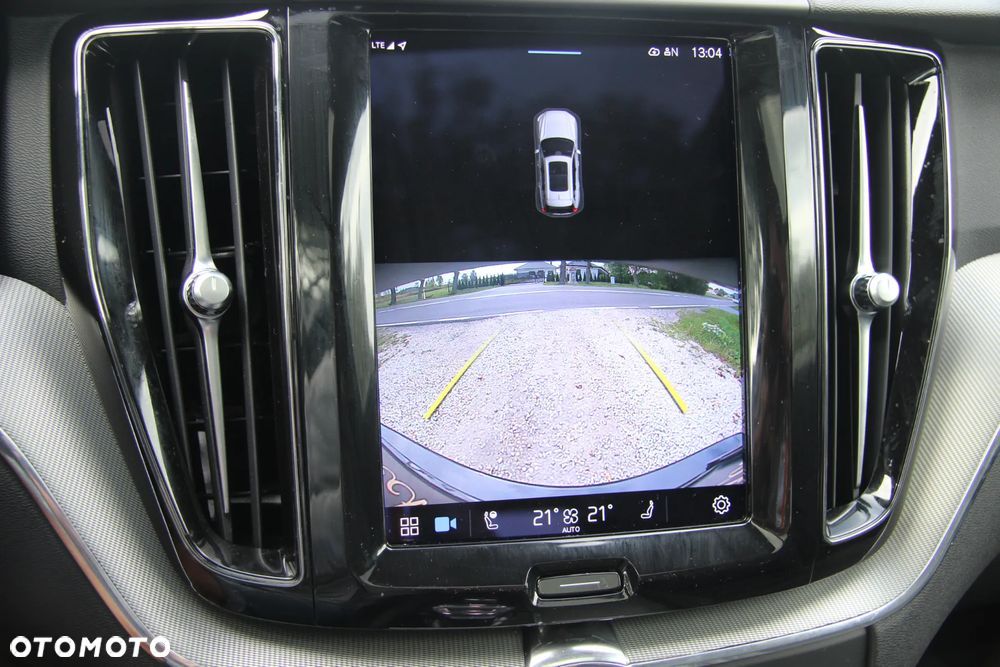 Volvo XC 60 B4 D AWD Plus Dark - 24