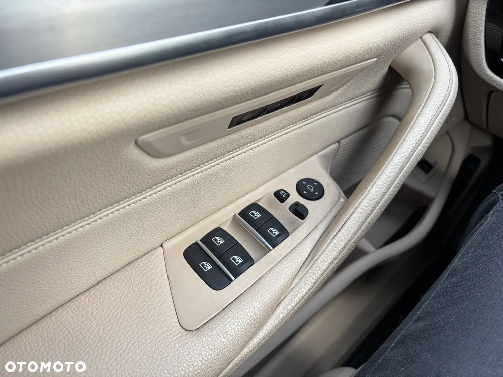 BMW Seria 5 520d M Sport - 24