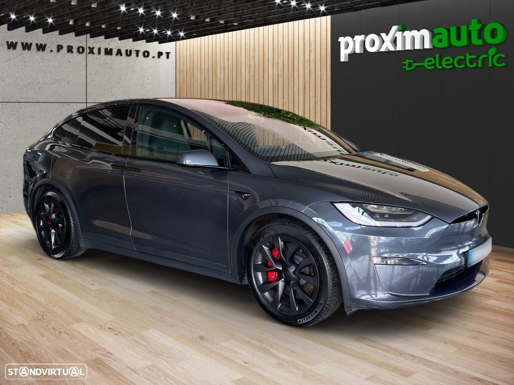 Tesla Model X Plaid - 17
