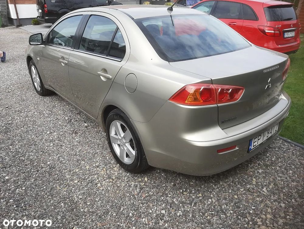 Mitsubishi Lancer 1.8 Invite - 4