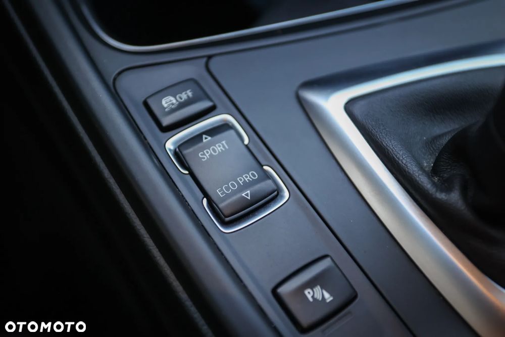 BMW Seria 3 320d Sport Line - 33