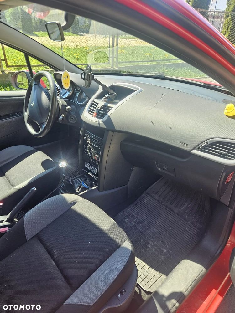 Peugeot 207 1.4 16V Trendy - 16