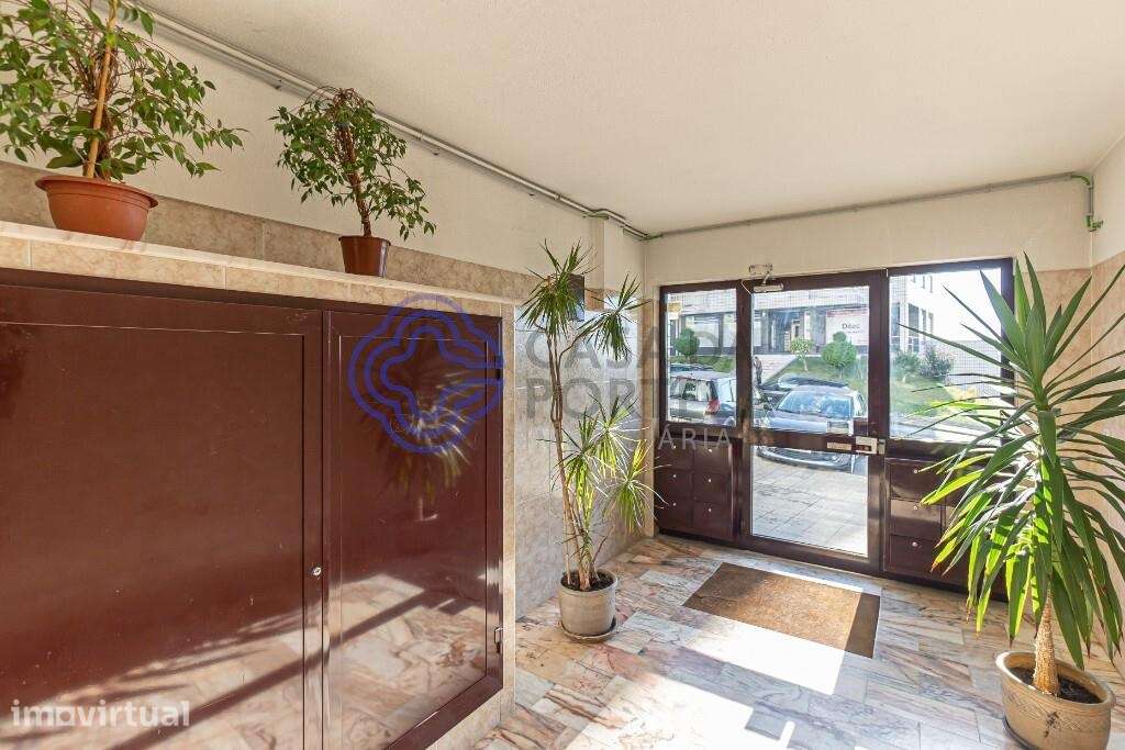 T2 SOLARENGO EM FÂNZERES, COM VARANDA E LUGAR DE GARAGEM - Grande imagem: 2/20