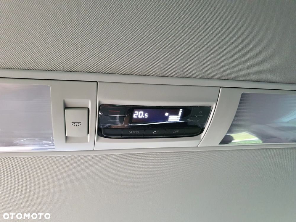 Volkswagen Caravelle - 14