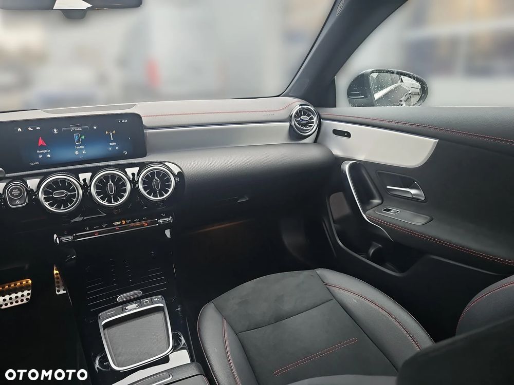 Mercedes-Benz CLA 200 4Matic 8G-DCT AMG Line - 17