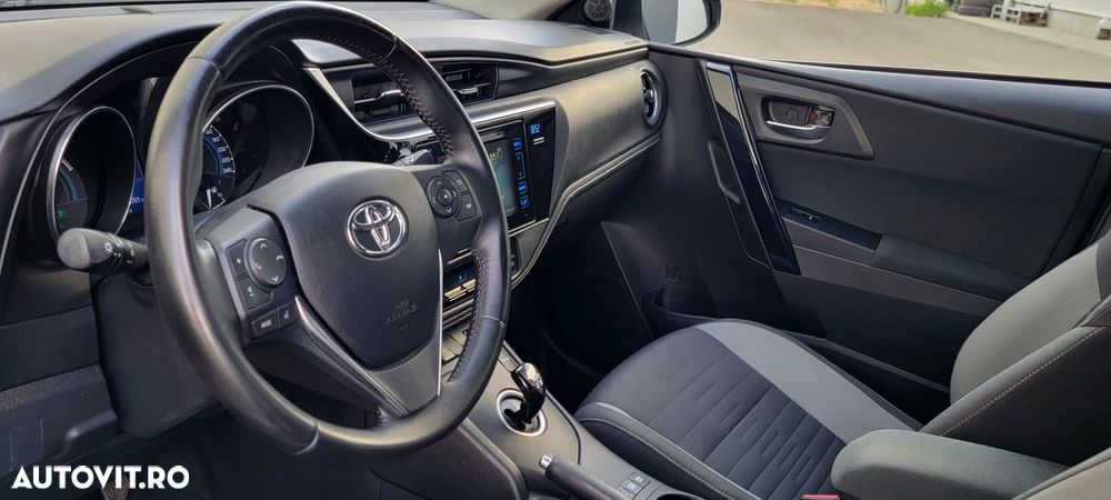Toyota Auris - 13