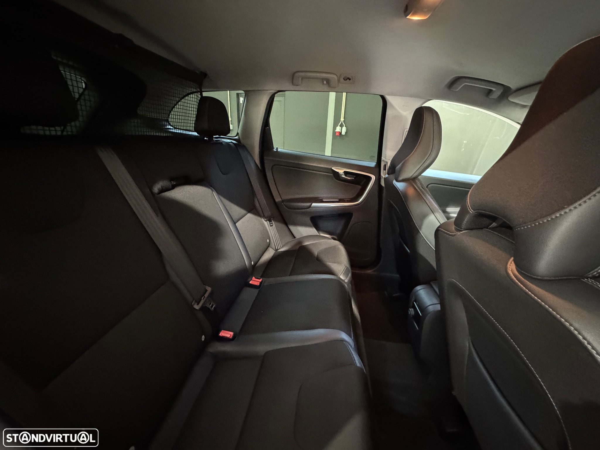 Volvo XC 60 2.0 D4 Momentum - 19
