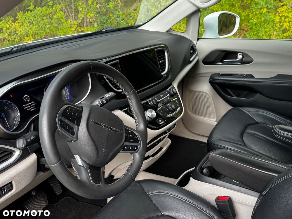 Chrysler Pacifica - 10