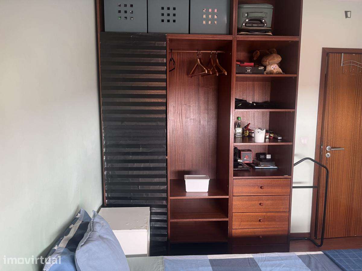 Quarto - localizado em Benfica Lisbon - Grande imagem: 4/41