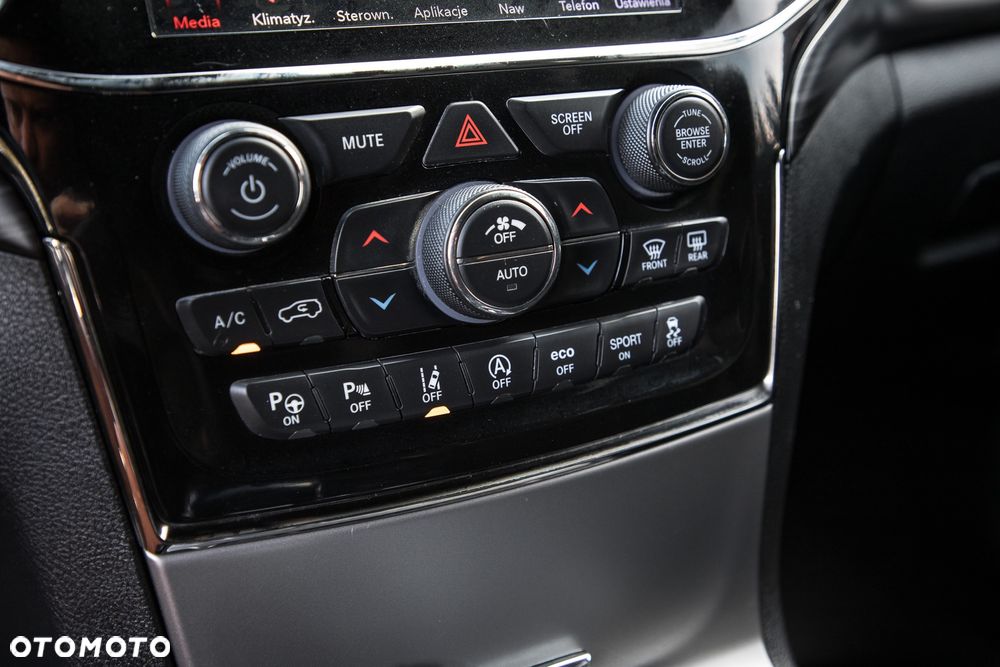 Jeep Grand Cherokee - 27