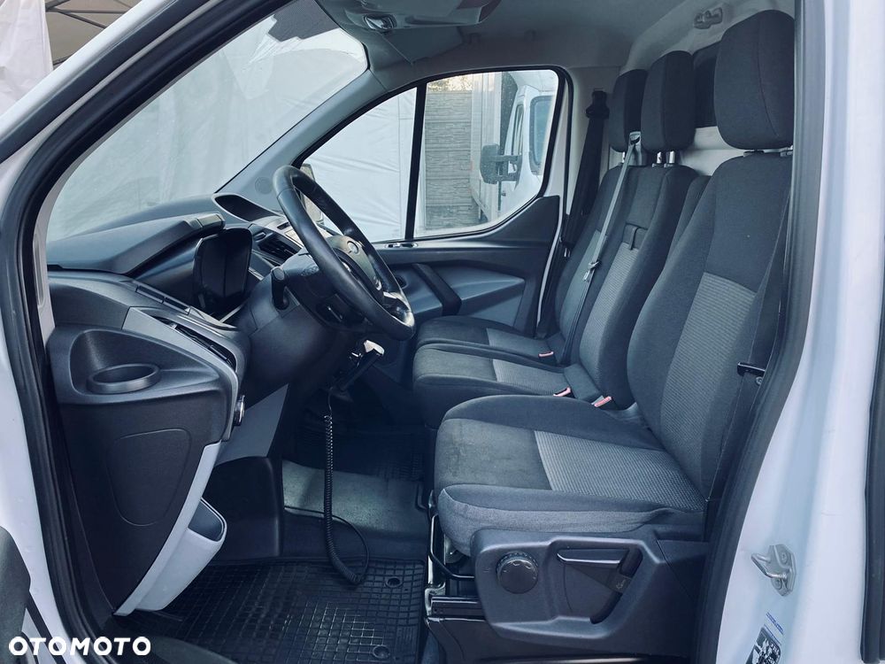 Ford TRANSIT CUSTOM - 9