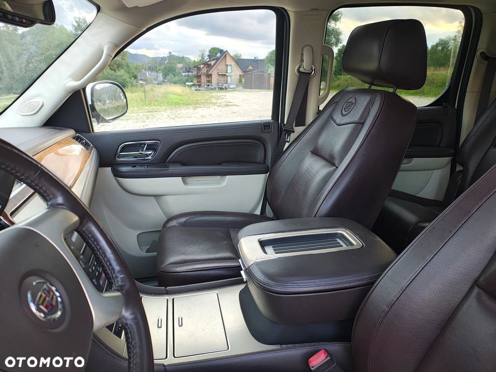 Cadillac Escalade - 12