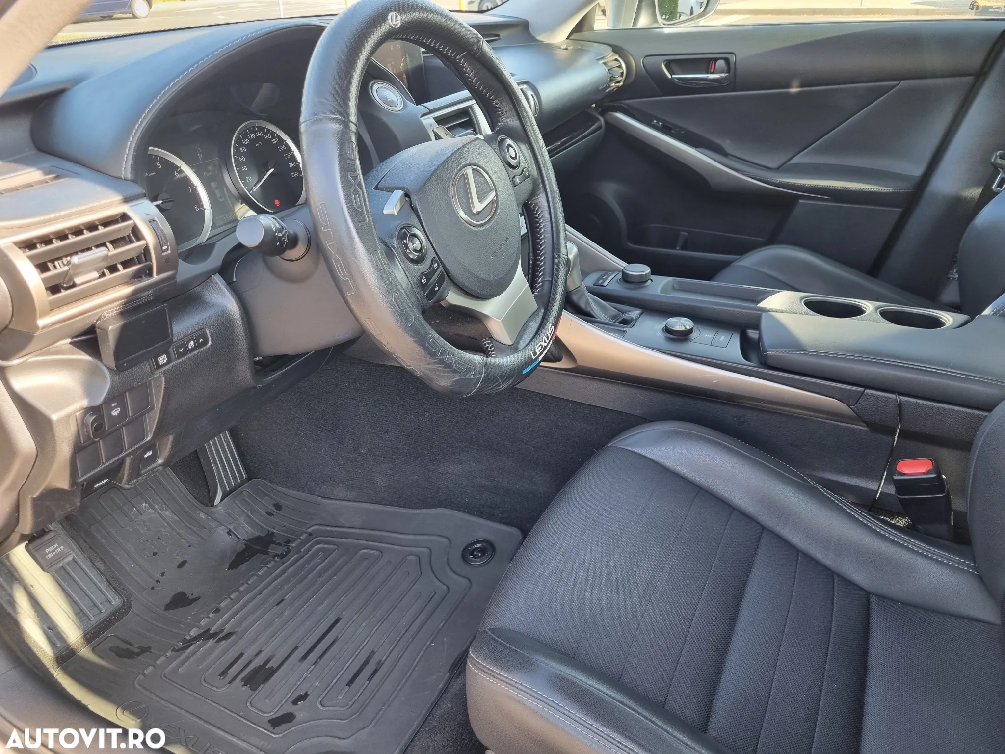 Lexus Seria IS 250 2.5 V6 Aut Executive - 6